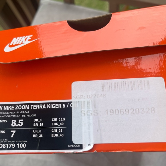 W ZoomTerra Kiger 5 off white sneakers - Picture 2 of 9